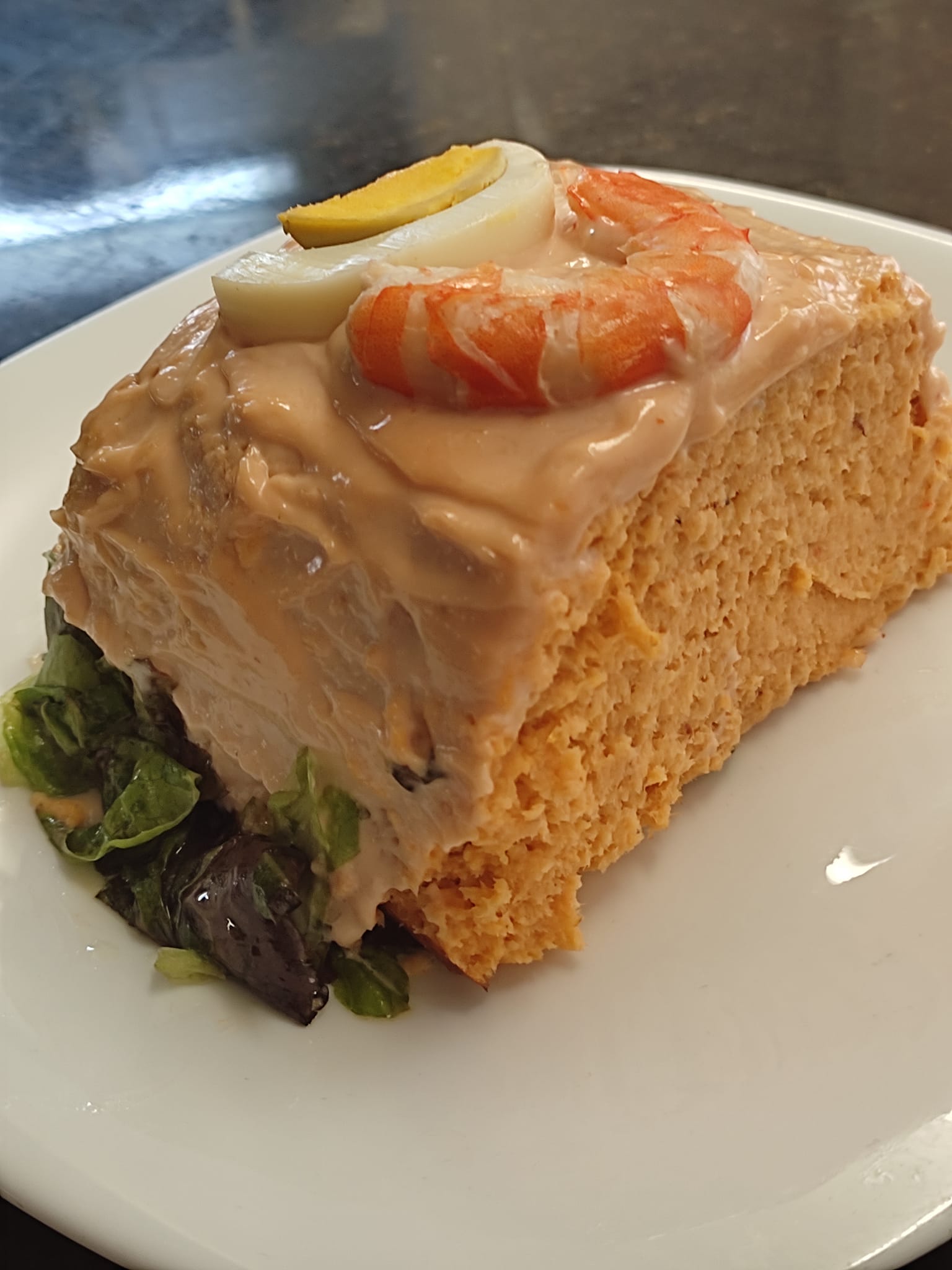 Pastel de merluza y langostinos.